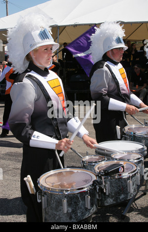 Trommler in Springfield High School Marching Band im Konzert in Springfield Popcorn Festival. Springfield, Ohio, USA. Stockfoto