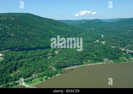 Antenne des Hudson River, Hessische See und zurück Bear Mountain State Park, südlich von Fort Montgomery Stadt, Bundesstaat New York Stockfoto