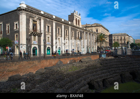 Piazza Stesicoro mit den Ruinen des römischen Amphitheaters Catania-Sizilien-Italien-Europa Stockfoto