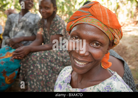 Zula Namuweunge besucht eine Dorfversammlung in Buwanyanga Dorf - Sironko, östlichen Uganda, Ostafrika. Stockfoto
