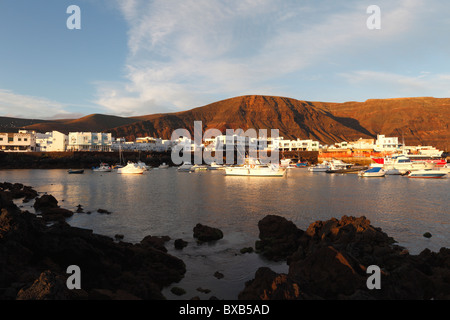 Hafen von Órzola in den Morgen, Lanzarote, CCanary Inseln, Spanien, Europa Stockfoto