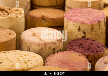 Korken von Weinflaschen als Hintergrund verwendet Stockfoto