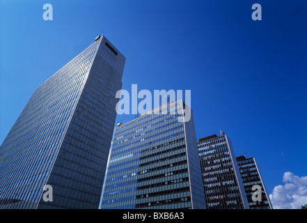 Niedrigen Winkel Blick auf moderne Wolkenkratzer Stockfoto