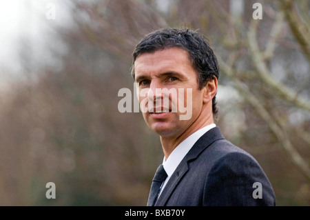 Gary Speed wird vorgestellt als Manager der walisischen Fußballnationalmannschaft im Rahmen einer Pressekonferenz im Vale Hotel in Cardiff. Stockfoto