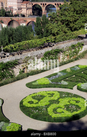 Palace Gärten Toulouse Lautrec Museum mit Blick auf Tarn Fluß, Albi, Frankreich, Europa Stockfoto