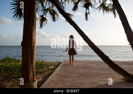 Mädchen im Manda Bay Resort Stockfoto