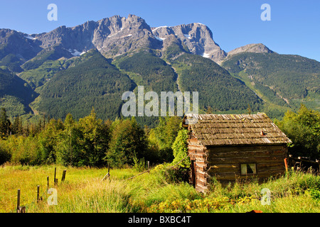 Hütte in Bella Coola Valley, Bella Coola, Britisch-Kolumbien, Kanada Stockfoto