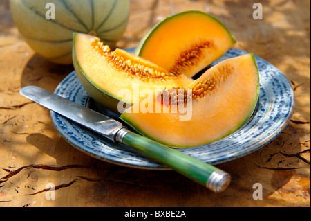 Frisch geschnittene Cantaloupe-Melone aus Charentais in Frankreich Stockfoto