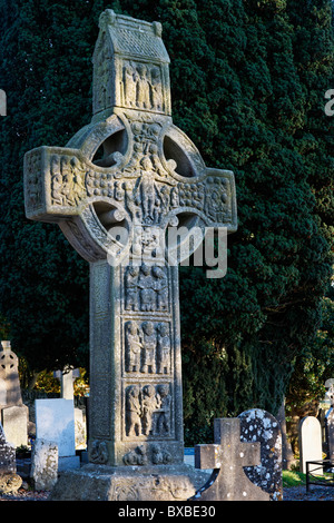 Die Westwand Muiredachs Kreuz an Monasterboice, County Louth, Leinster, Irland. Stockfoto