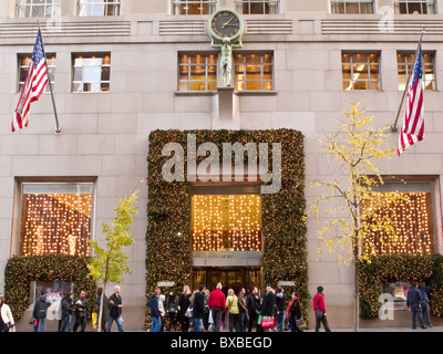 Tiffany & Co., Holiday Season und atlas Clock, NYC Stockfoto