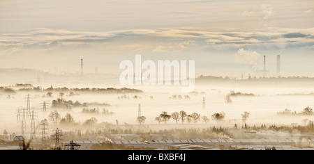 Neblige Sicht über Clackmannanshire von Stirling Castle, Stirling, Schottland, Großbritannien. Stockfoto