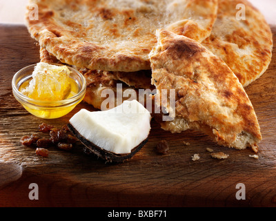 Peshwari Naan. Kokos Sultaninen und Honig Brot - indische Küche Stockfoto