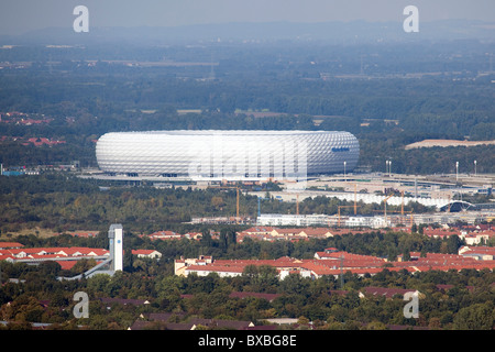 Fußballstadion Allianz Arena in Fröttmaning, Blick vom Olympiaturm in München, Bayern, Deutschland, Europa Stockfoto