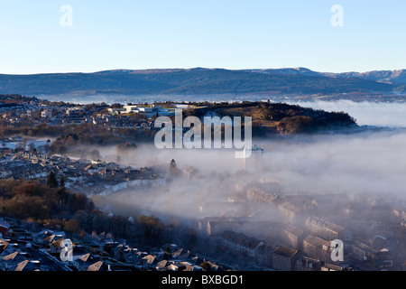 Winter-Ansicht des Nebels über Gourock aus dem Lyle Hill in Greenock Stockfoto