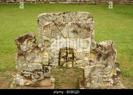 Zwei vorangegangen Schlange Bildhauerei an der Maya-Ruinen von Copán, Honduras. Copan ist ein UNESCO-Weltkulturerbe. Stockfoto