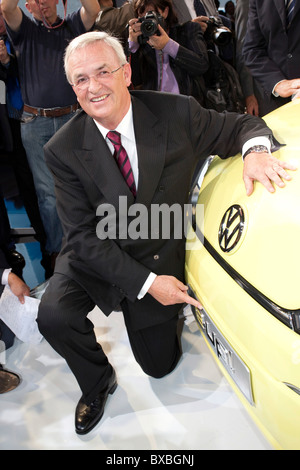 Martin Winterkorn, Vorstandsvorsitzender der Volkswagen AG, die Präsentation der Studie des VW Elektroauto e-Up, in der Gruppe Stockfoto