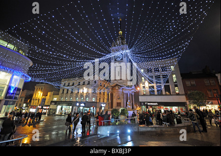 Die Weihnachtslichter am Uhrenturm im Zentrum von Brighton, Großbritannien Stockfoto