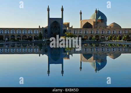 Reflexion des Shah oder Imam, Emam Moschee am Meidan-e Emam, Naqsh-e Jahan, Imam Platz, UNESCO-Weltkulturerbe, Esfahan Stockfoto
