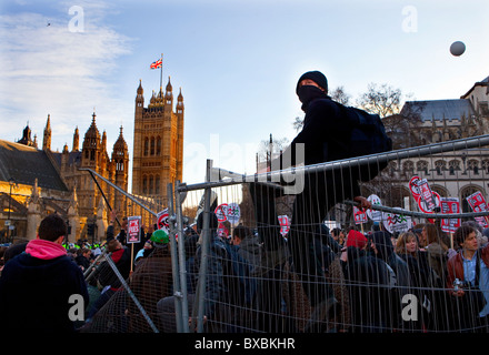 Studenten protestieren gegen Studiengebühren in Parliament Square, London Stockfoto