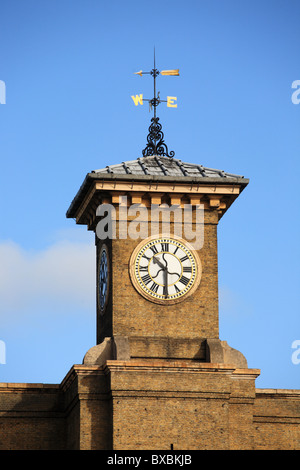 Der Uhrturm an der Kings Cross Railway Station, London, England, UK Stockfoto