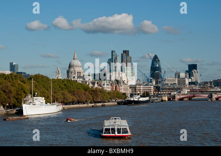 Europa, Großbritannien, England, London, Skyline der Stadt mit Heron-Tower Stockfoto