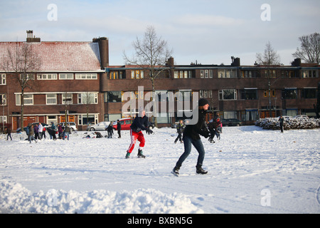 Eishockey-Ausbildung auf Natureis Stockfoto