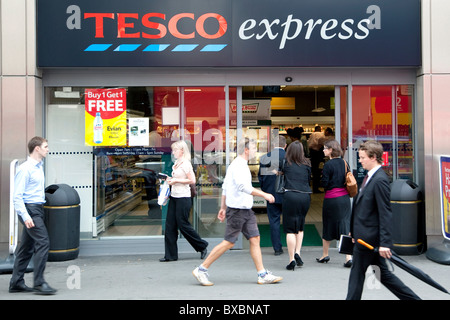 Vorrat an der Supermarkt-Kette Tesco, Tesco Express, London, England, Vereinigtes Königreich, Europa Stockfoto