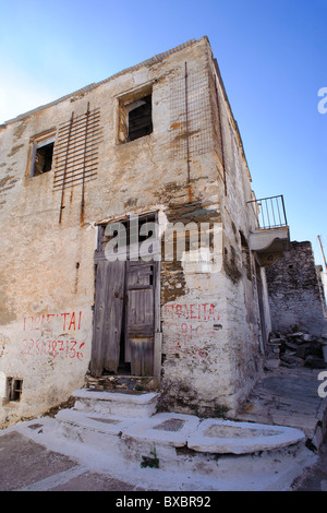 Altes verlassenes Haus in Ysternia, auf den griechischen Kykladen Insel Tinos. Stockfoto