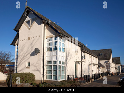 Moderne Architektur. Häuser in Dublin Quay, Irvine, North Ayrshire, Schottland, UK Stockfoto