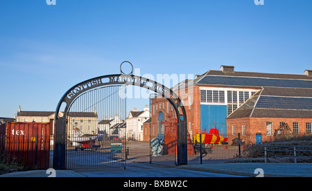 Eintritt in die Scottish Maritime Museum in Irvine, North Ayrshire, mit Linthouse hinten rechts auf dem Foto. Stockfoto