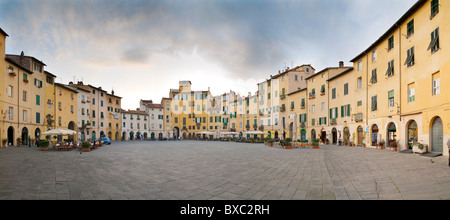 Piazza Anfiteatro Lucca Italien Stockfoto