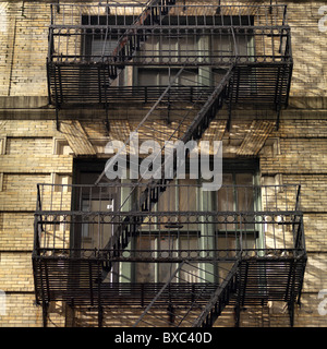 Fire Escape im Außenbereich des Gebäudes in Manhattan Stockfoto