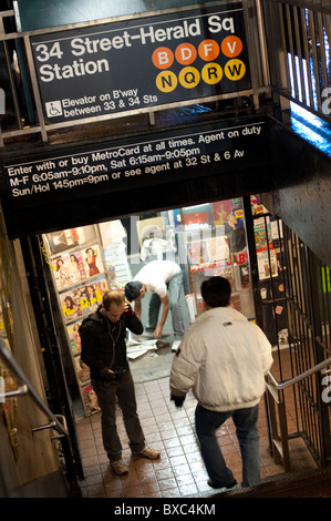 Eingang zum 34 Street Harold Square u-Bahnstation in Manhattan, New York City, U.S.A. Stockfoto