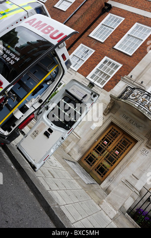 Haupteingang des weltberühmten Londoner Klinik in Devonshire Place, gesehen hier auf einem extrem schräg Aspekt. Stockfoto