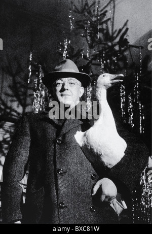Guinness, Alec Sir, 2.4.1914 - 5.8.2000, britischer Schauspieler, halbe Länge, weihnachten, 1950er Jahre, Stockfoto