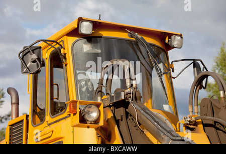 Frontladerkabine und -Fenster Stockfoto