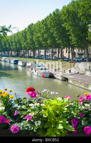 Canal De La Robine Weitergabe durch Narbonne Frankreich Stockfoto