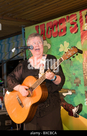 Christine Lavine ein Sänger/Songwriter/Gitarrist/Aufnahme-Künstler Stockfoto