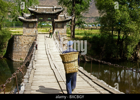 Alten Kettenbrücke in Shigu, Yunnan, China Stockfoto