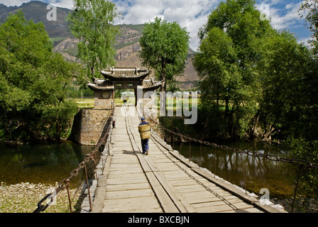 Alten Kettenbrücke in Shigu, Yunnan, China Stockfoto