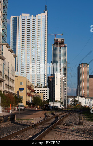 Blick nach Osten von der Ecke 3rd und Lamar zeigt einige der Austins neueste abgeschlossene Wohnung Projekte. Stockfoto