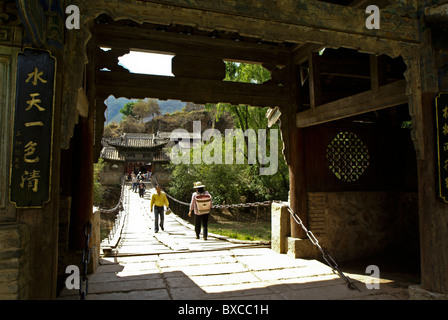 Alten Kettenbrücke in Shigu, Yunnan, China Stockfoto