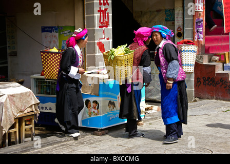 Tibetische Frauen in Zhongdian, Shangri-La, Yunnan, China Stockfoto