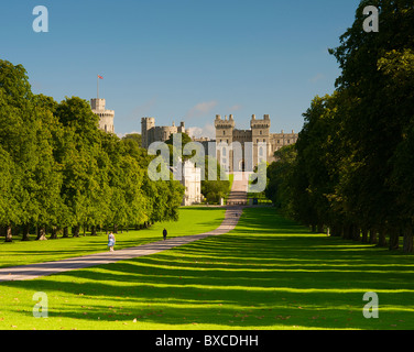 Windsor Castle von der langen Spaziergang im Sommer, Berkshire, England Stockfoto