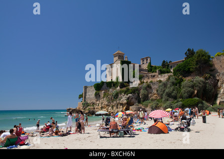 Strand und Burg von Tamarit, Altafulla, Tarragones, Tarragona, Spanien Stockfoto