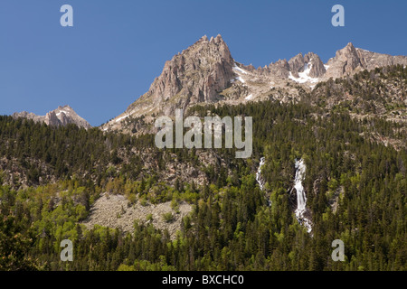 Ratera Wasserfall, Estany de Sant Maurici, Nationalpark Aiguestortes ich Estany de Sant Maurici, LLeida, Spanien Stockfoto