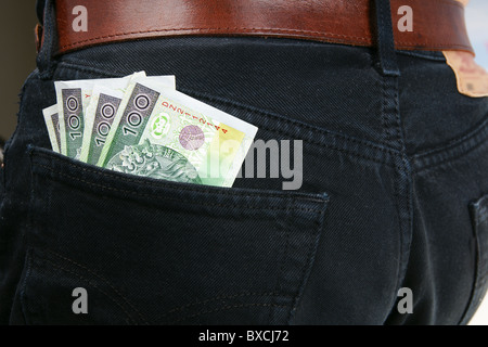 Geld in Tasche schwarz Jeans Stockfoto