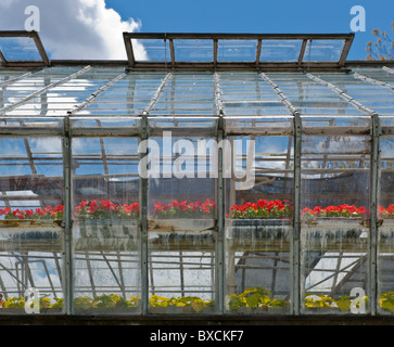Außenseite des Volksparks Gewächshaus an einem sonnigen Tag Stockfoto