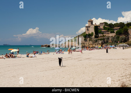 Strand und Burg von Tamarit, Altafulla, Tarragones, Tarragona, Spanien Stockfoto