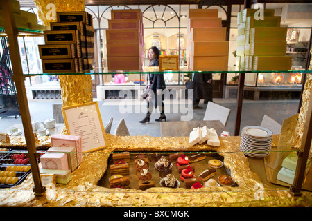 Laduree Konditorei, in der Burlington Arcade, Mayfair, London. Stockfoto